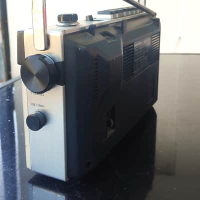 Sanyo M1700H 1980's Mini Boombox image 5