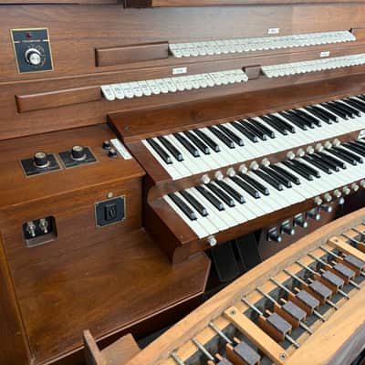 Allen Organ w/ External Speakers, 32-Note Pedalboard, & Bench! image 2