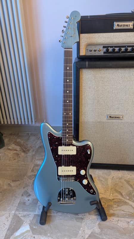 Fender Vintera '60s Jazzmaster with Pau Ferro Fretboard 2019 - 2023 - Ice Blue Metallic