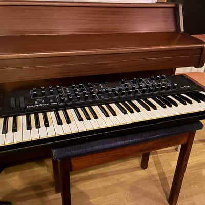 Dave Smith Instruments Prophet 08 PE 61-Key 8-Voice Polyphonic Synthesizer 2009 - 2015 - Black with Wood Sides