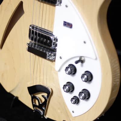 Rickenbacker 330 24-fret 2007 - Mapleglow image 6
