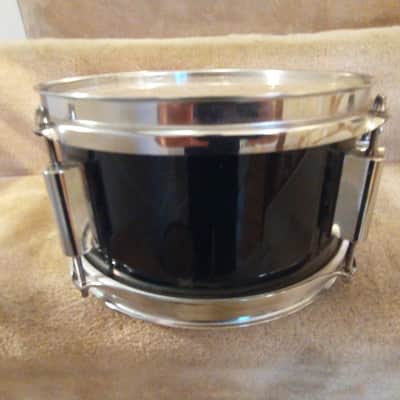 Unknown Two matching 10 and 12-in diameter shallow mounted toms gloss black excellent condition! image 15