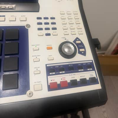 Akai MPC4000 Music Production Center - White image 10