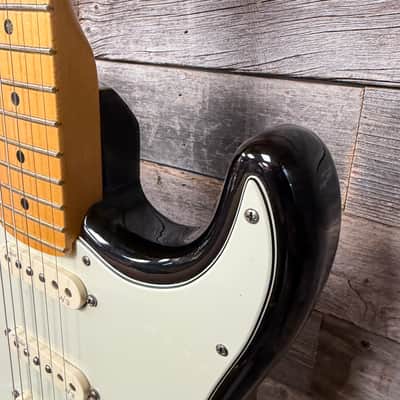 Fender American Deluxe Stratocaster with Maple Fretboard 2011 - 2015 - 3-Color Sunburst image 10