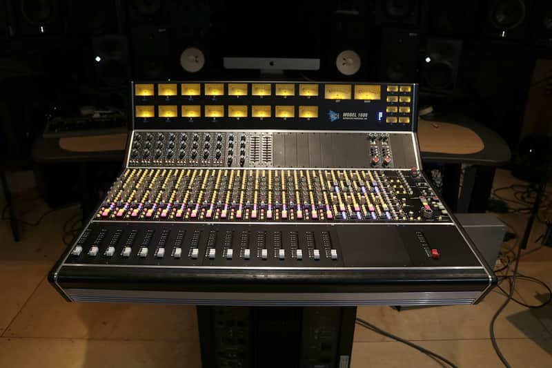 API 1608 Analog Recording Console image 1