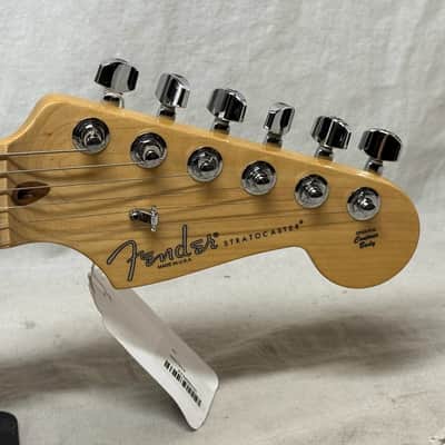 Fender American Standard Stratocaster Guitar with Case 2013 - 3-Color Sunburst / Maple neck image 7
