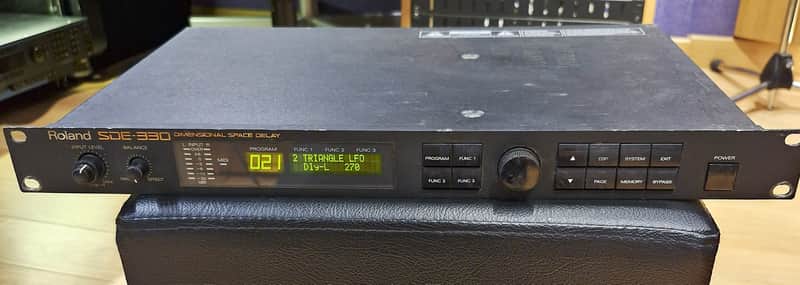 Roland SDE-330 Dimensional Space Delay 1993 - 1998 - Black image 1