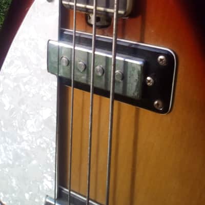 Vox Teardrop bass lefty  sunburst image 17