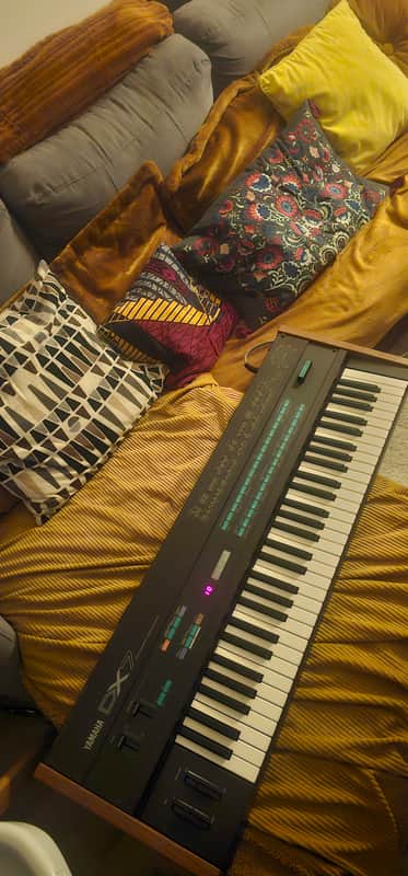 Yamaha DX7 Programmable Algorithm Synthesizer 1983 - 1987 - Black image 1