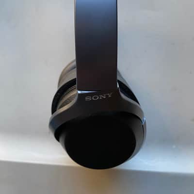 Sony WH-1000XM2 Wireless Noise Canceling Headphones image 7