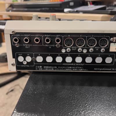 Akai MPC2000XL MIDI Production Center 2000 - 2005 - Grey image 3