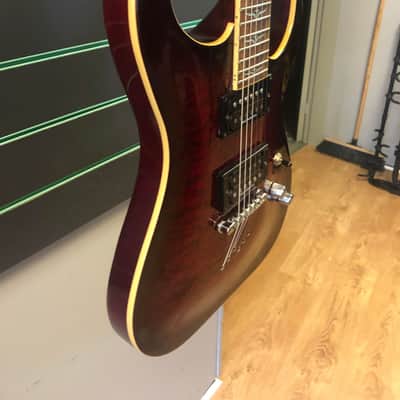 Washburn X-50 Quilted Wine Burst 2004 Electric Guitar image 3