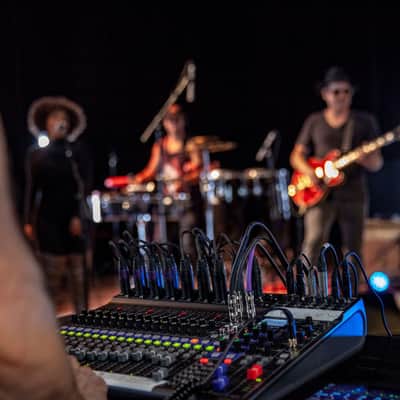 Zoom L-20 20-Channel Digital Mixer, Recorder, and USB Audio Interface image 2