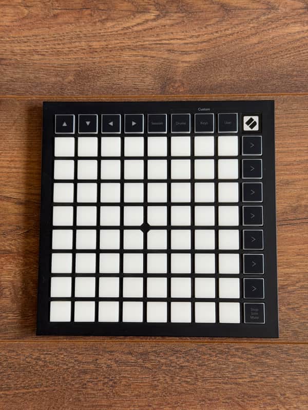 Novation Launchpad Mini MKIII Pad Controller 2019 - Present - Black image 1