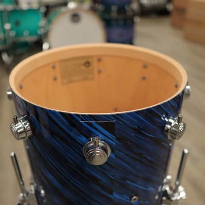 Pre-Owned DW Collector's Series Maple Standard 14" Floor Tom (Twisted Blue Oyster) image 9