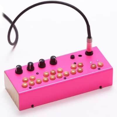 Critter & Guitari Bolsa Bass 2010s - Pink image 3