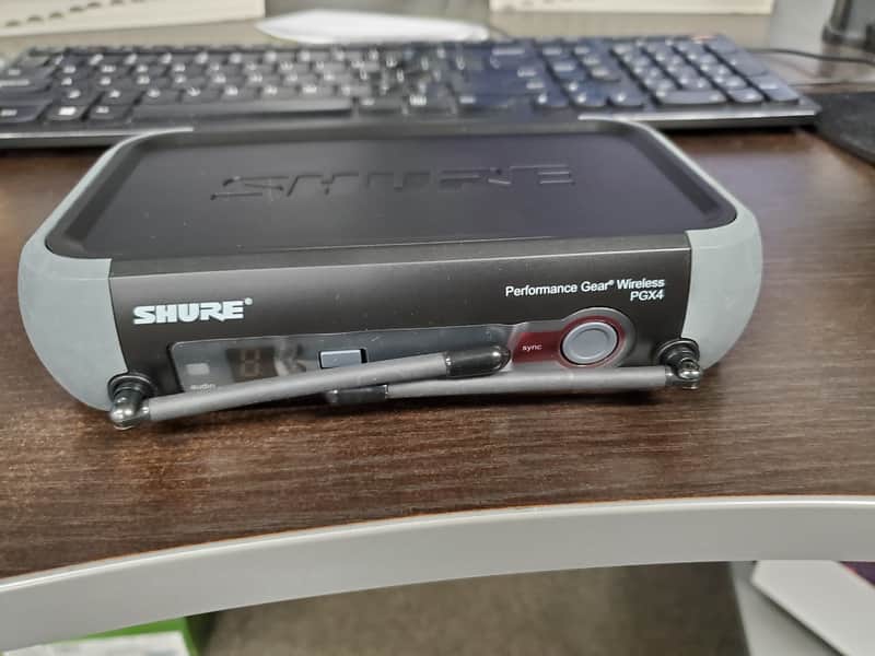 Shure PGX4 L5 Wireless Receiver, L5 644 - 662 MHz image 1