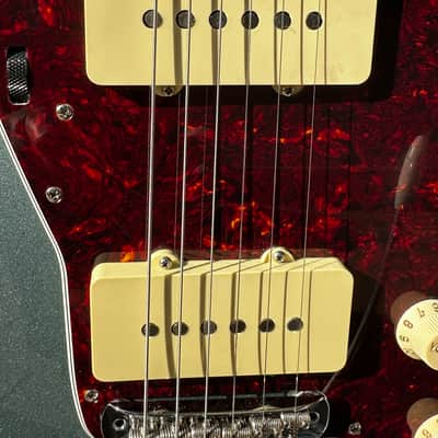 Fender Vintera '60s Jazzmaster with Pau Ferro Fretboard 2019 - 2023 - Ice Blue Metallic image 4