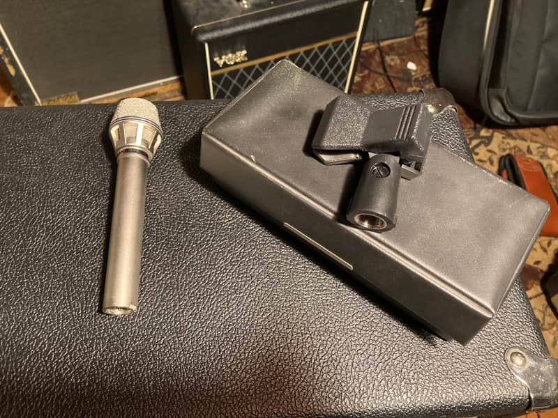 AKG D190E Vintage Dynamic Microphone image 1