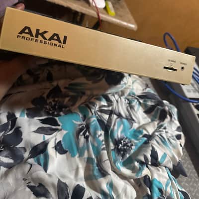 Akai MPC One Standalone MIDI Sequencer Gold Edition 2020 - Present - Gold image 5