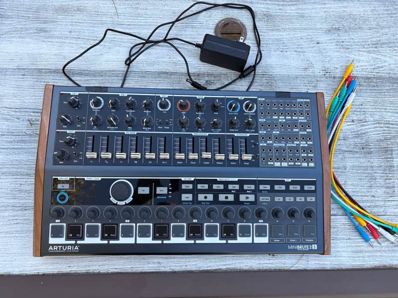 Arturia MiniBrute 2S Desktop Synthesizer 2018 - Present Black image 1