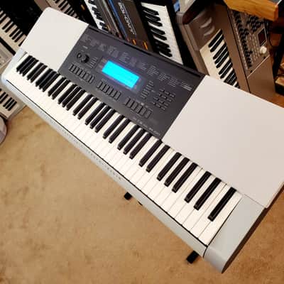 MUST SEE!!! CASIO WK220 STUDENT/PRO KEYBOARD FULLY SERVICED AND IN AMAZING CONDITION! image 3