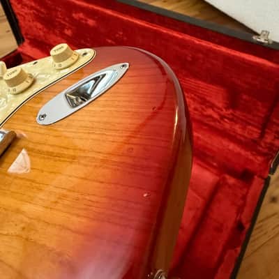 Fender US Lone Star Stratocaster with Maple Fretboard 1998 - Sienna Sunburst image 7