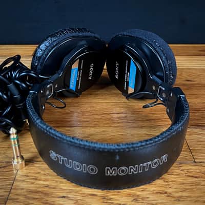 Sony MDR-7506 Studio Headphones - Black image 4