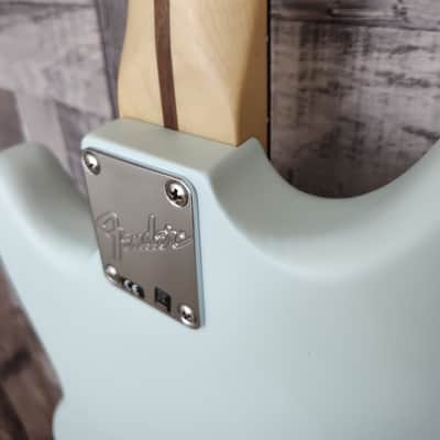 Fender American Performer Mustang with Rosewood Fretboard 2022 - Satin Sonic Blue image 16