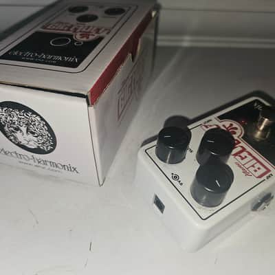 Electro-Harmonix Nano Big Muff Pi Distortion / Sustainer 2013 - Present - White / Black / Red image 3
