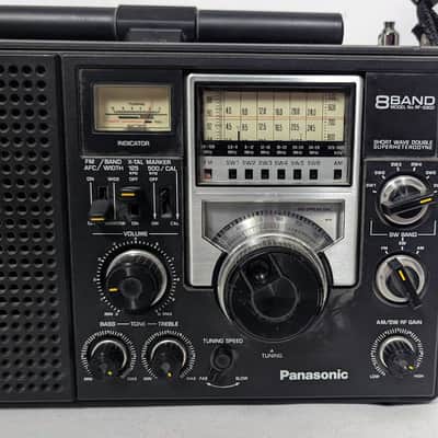Vintage Panasonic RF-2200 8 Band Short Wave Double Superheterodyne Radio TESTED image 4