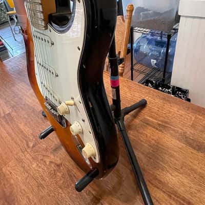1996 Fender American Standard Stratocaster with Maple Fretboard 3-Color Sunburst image 7