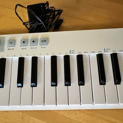 Arturia KeyStep 32-Key MIDI Controller 2017 - 2025 - White image 3