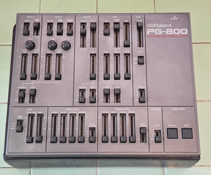 Roland PG-800 Synthesizer Programmer | Reverb