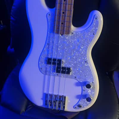 Fender Standard Precision Bass - Present - Olympic White image 1