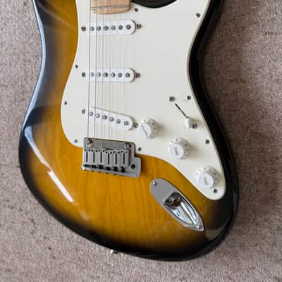 Fender 50th Anniversary American Deluxe Stratocaster 2004 - As new condition image 2