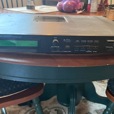 Roland JV-880 Multi Timbral Synthesizer Module 1992 - 1996 - Black