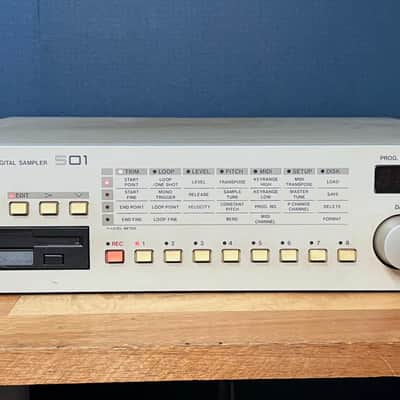 Akai S01 MIDI Digital Sampler - White