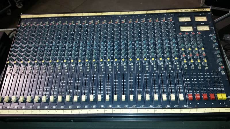 Soundcraft Series 200SR 24 channels image 1