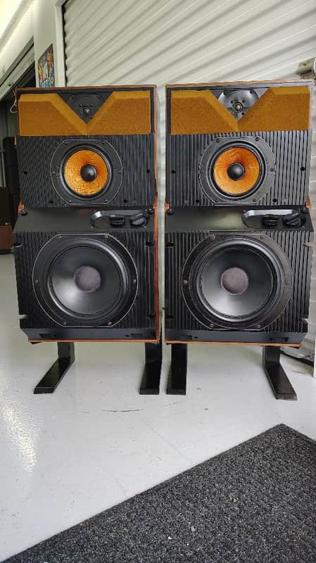 B&W DM6 speakers in excellent condition - 1980's image 1