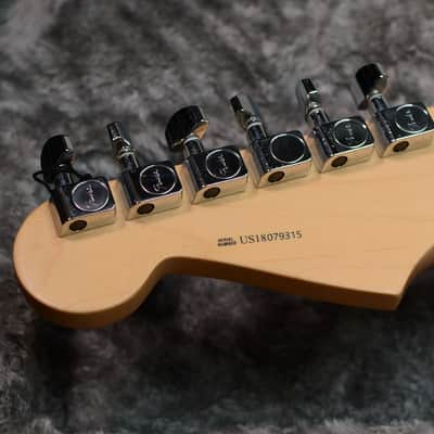 Fender American Professional Stratocaster with Maple Fretboard 2017 - 2019 - Olympic White image 9