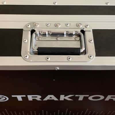 Native Instruments Traktor Kontrol S4 MK2 WITH CARRYING CASE image 5