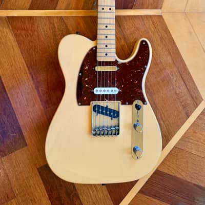 2011 Fender Deluxe Series 60th Nashville Mexico  Transparent Honey Telecaster Electric Guitar case image 9