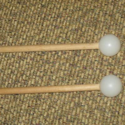 ONE pair new old stock (with packaging) Musser M4225 Mallets, white 1" medium-hard poly-ball head with birch handles -- recommended use is for bells or xylophone (from around 2019) Made in USA image 16