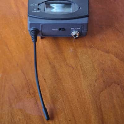 Sennheiser Sennheiser SK300 G2 Bodypack Transmitter – 830–866 MHz – Pro Reliable Unit image 7