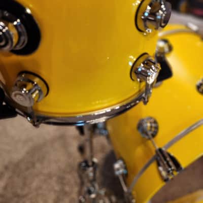 DW Collectors  Series LACQUER SPECIALTY 2026 -Aztec Gold over White Pearl Gloss w/Chrome Hardware image 5