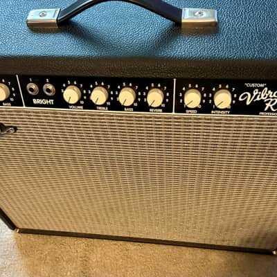 Fender "Custom" Vibrolux Reverb 40-Watt 2x10" - 1990 - Black image 3