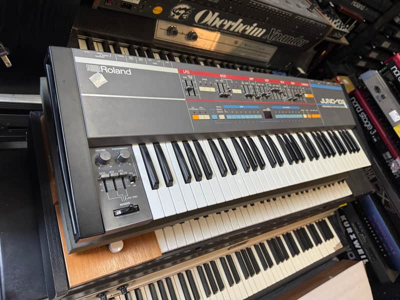 Roland Juno 106 61-Key Programmable Polyphonic Synthesize jUNO-106 AS IS ,needs repair //ARMENS//r 1984 - 1985 - Black image 1