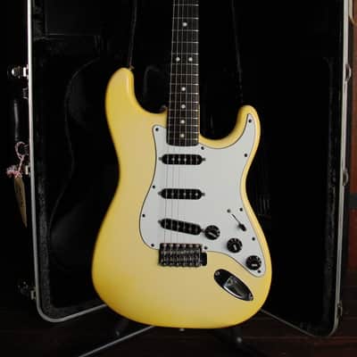Fender International Series Stratocaster Arctic White 1981 Vintage Guitar Pre-Owned image 2