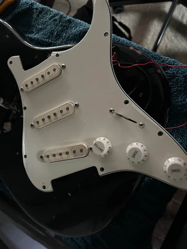 FLUENCE SINGLE WIDTH FOR STRAT® pre-wired pickguard image 1
